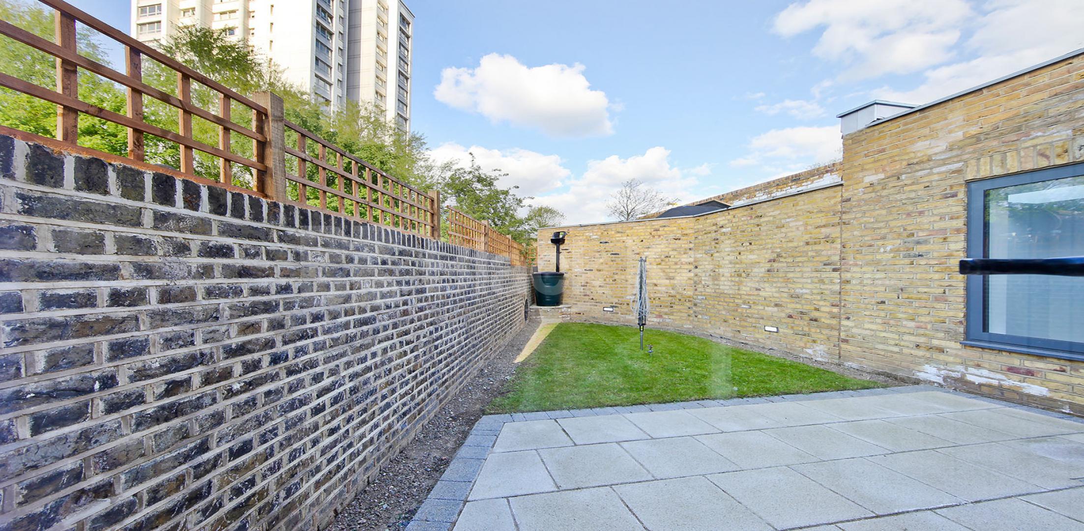 			NEW INSTRUCTION (Includes Parking), 3 Bedroom, 1 bath, 1 reception Mews House			 Rushgrove Street , Woolwich Arsenal